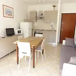 In 40068 *